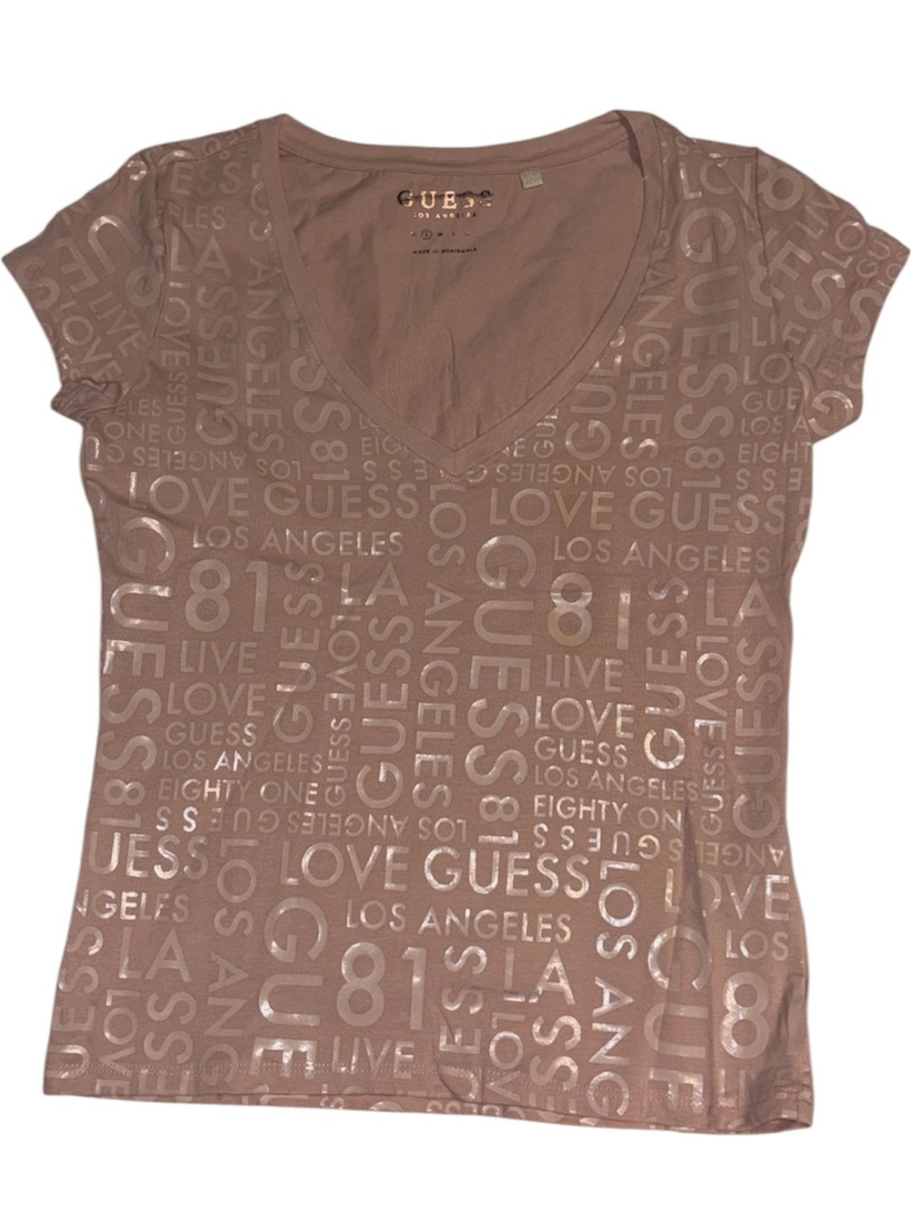 GUESS Women's V-Neck Logo Graphic Tee in Blush Pink - Size Small